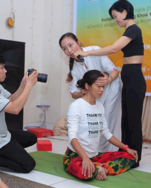yoga-tri-lieu-giai-phap-tu-nhien-cho-nguoi-dau-lung-va-thoai-hoa-cot-song-tai-long-thanh