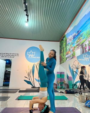 yoga-long-thanh-giai-phap-cho-dan-van-phong-thoat-khoi-dau-lung-va-stress